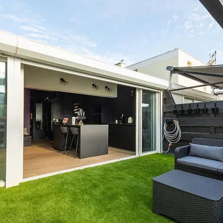 Apartment Close Port Nature